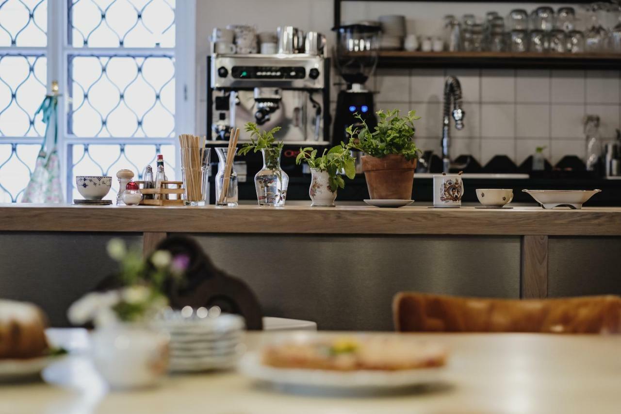 Monastery Garden Bistro & Rooms チェスキー クルムロフ エクステリア 写真