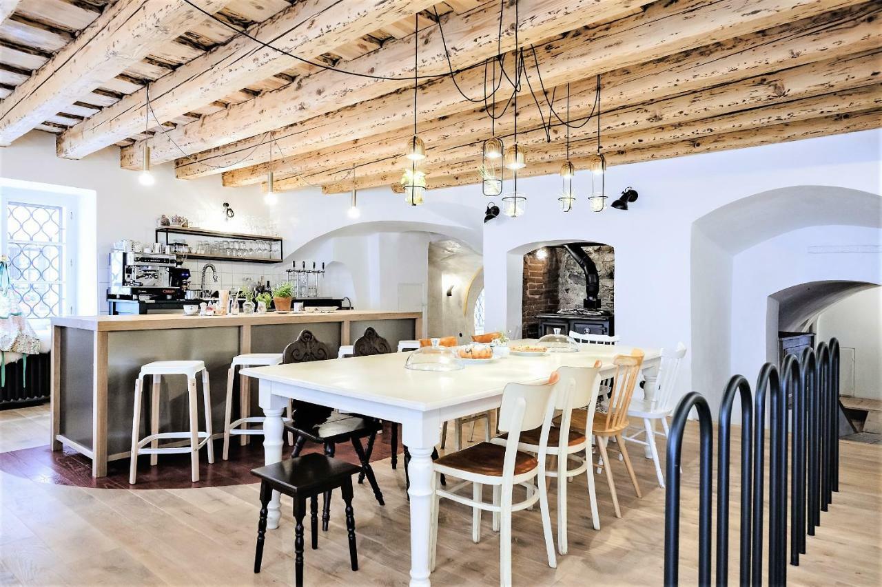 Monastery Garden Bistro & Rooms チェスキー クルムロフ エクステリア 写真